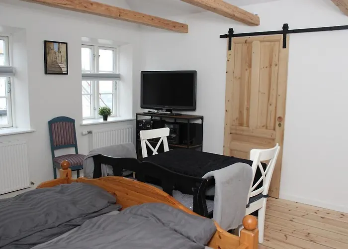 1st Floor 2 With Kitchenette