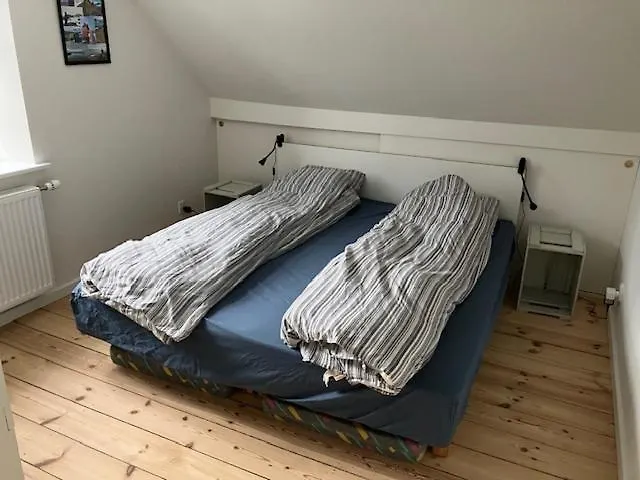 1st Floor 2 With Kitchenette דירה